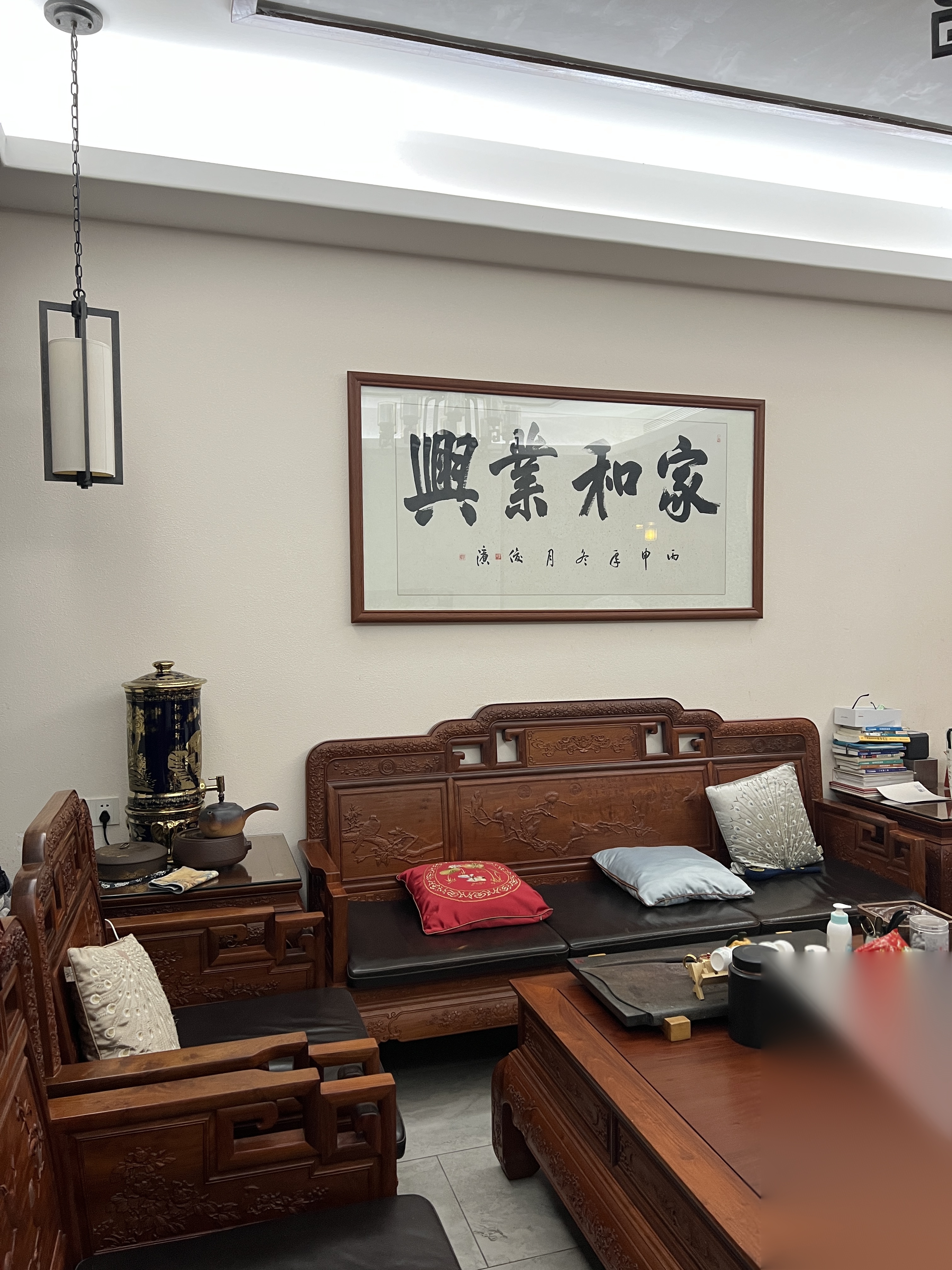 奶油黄墙布翻新效果，一天立马变新家